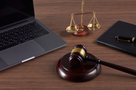 Imagem de martelo de tribunal