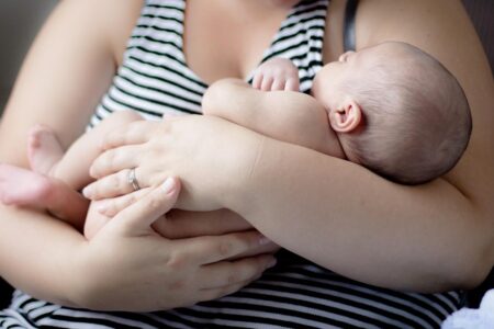 Justiça Federal em Goiás garante a mulher direito de receber dois salários-maternidade