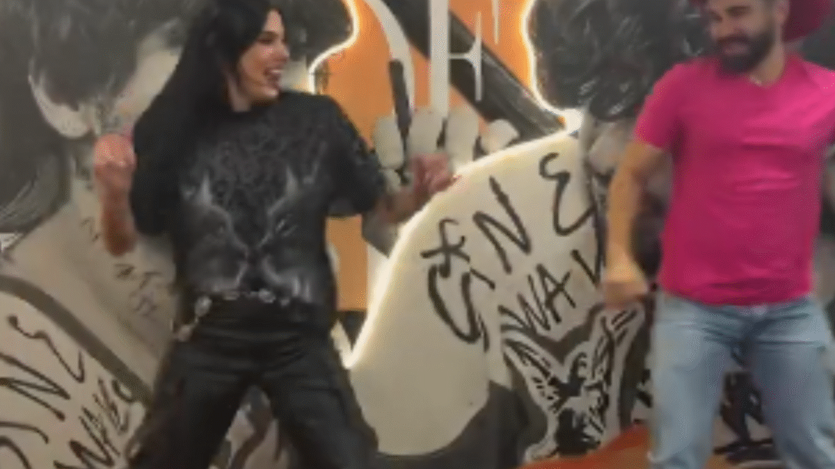 Poliana mostra Ana Castela no camarim de Zé Felipe em show em Aparecida de Goiânia