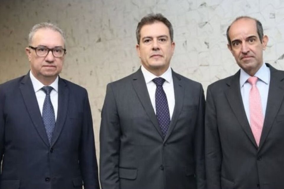 lista tríplice composta por Augusto César Rocha Ventura, Ricardo Baiocchi Carneiro e Luciano Mtanios Hanna.