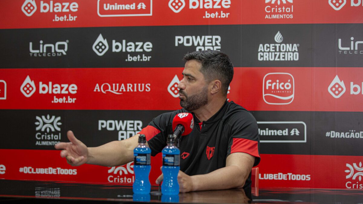 Rafel Lacerda celebra vitória, mas pega pés no chão