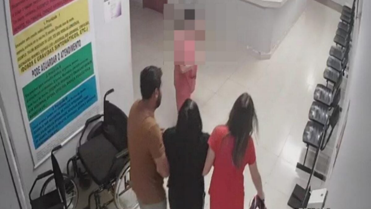 Momento em que a família chega no hospital