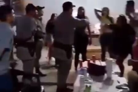 PMs agridem pintor em ocorrência de som alto em Abadia de Goiás Vídeos gravados por testemunhas registraram o momento