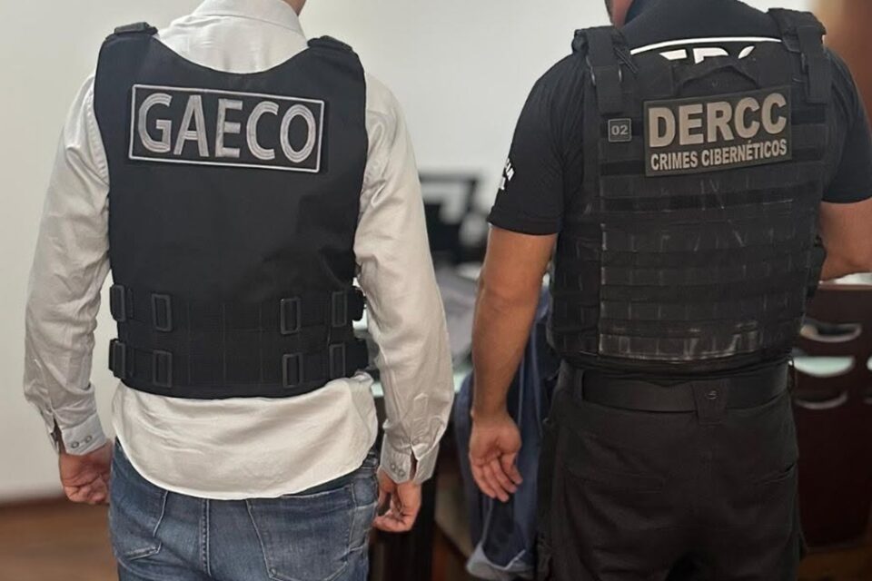 Duas pessoas são presas em operação contra a pornografia infantil, em Goiânia