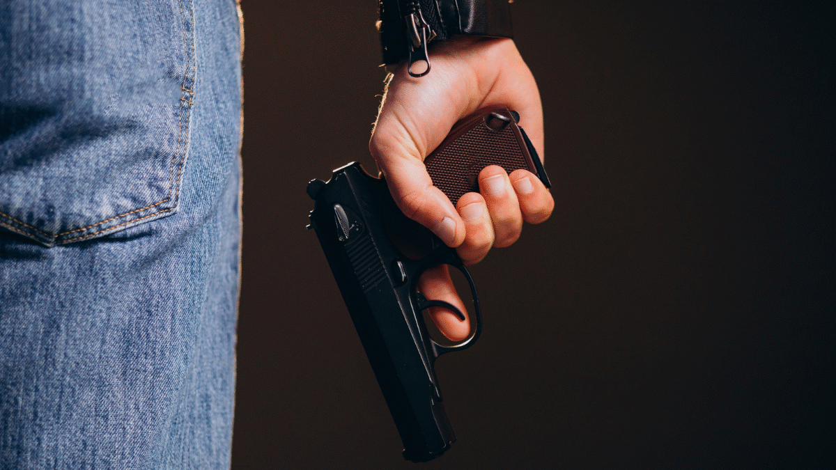 Policial penal é preso suspeito de agredir ex-namorada, em Aparecida de Goiânia (Foto: Reprodução/ Freepik)