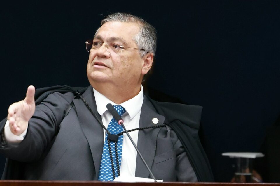 Dino proíbe novas leis que criem 'penduricalhos'