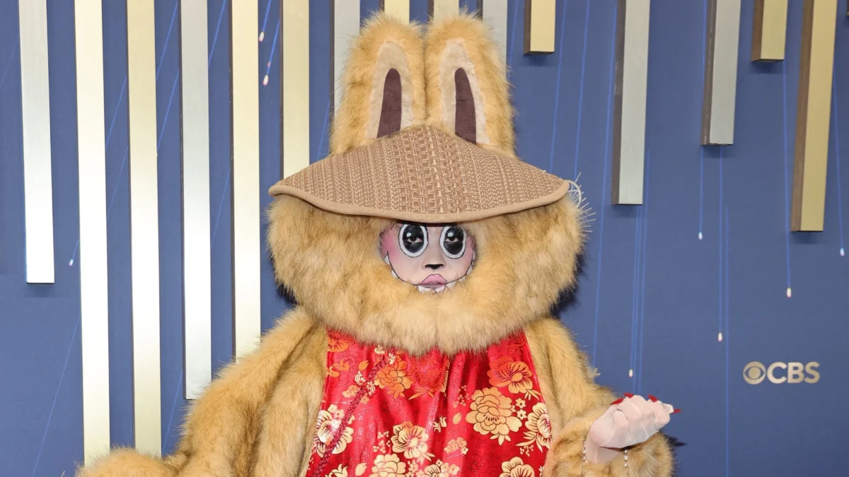 Drag vestida de Labubu rouba a cena no Emmy 2025