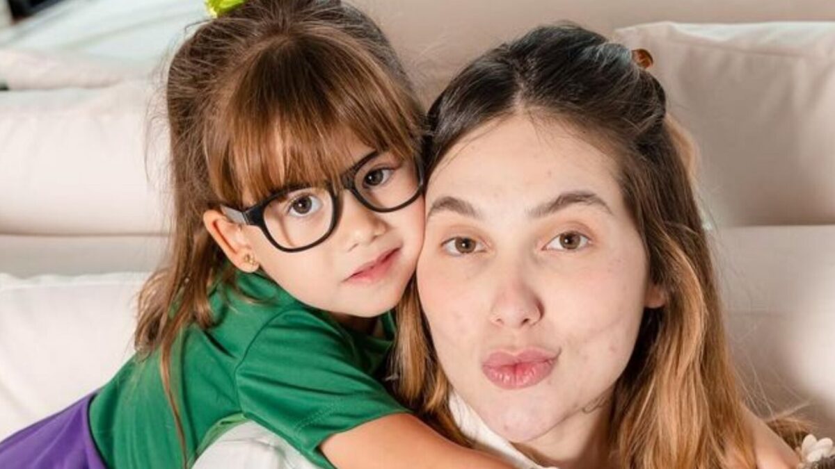 Virginia Fonseca atualiza estado de saúde da filha após internação: 'Dormiu a noite toda'