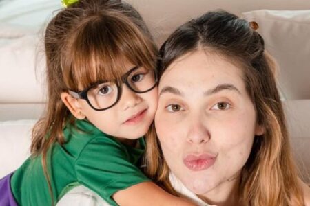 Virginia Fonseca atualiza estado de saúde da filha após internação: 'Dormiu a noite toda'