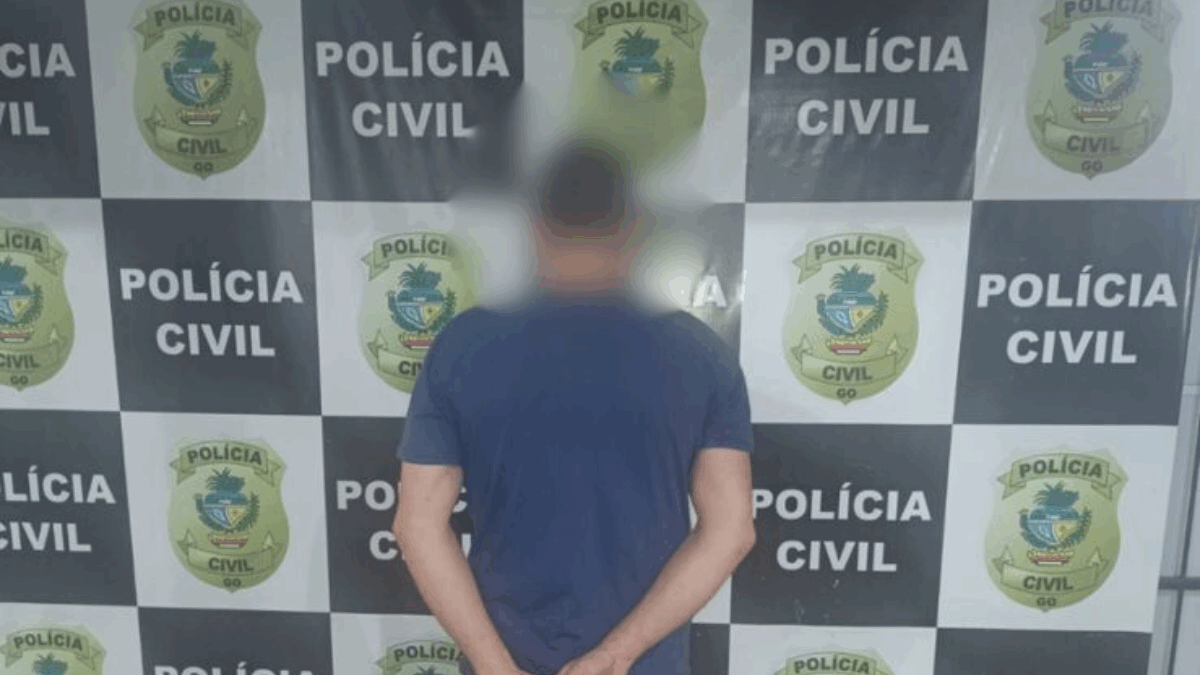 Imagem do agressor de costas com a nuca borrada