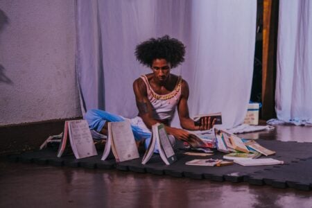 Espetáculo “Sob(re) a Pele” une circo e teatro em Goiânia com reflexões sobre o corpo negro
