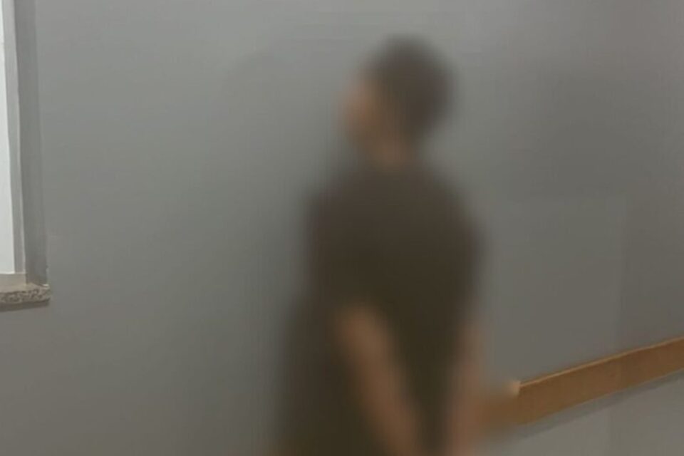 43160c32 adolescente x preso x 02 PC investiga grupo que recrutava menores para homicídios e tráfico em Uruaçu e Goiânia