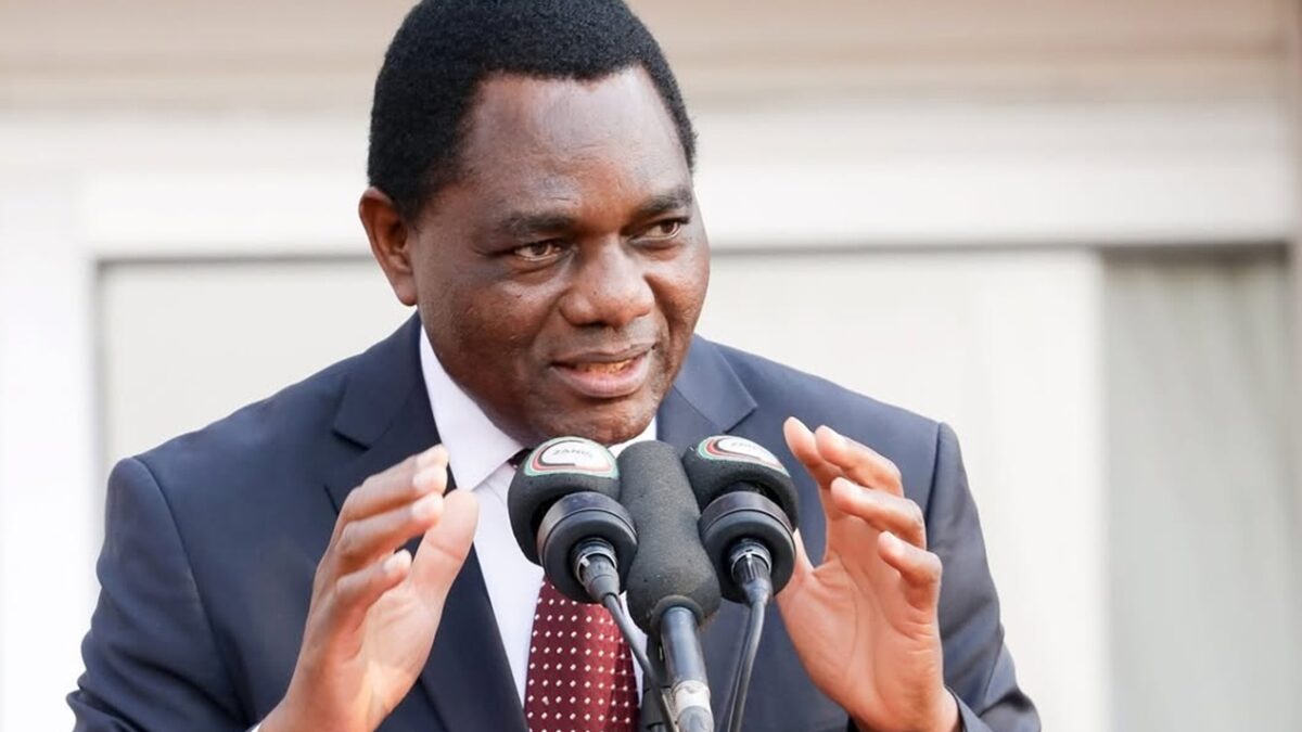 Homens são condenados após tentarem usar bruxaria para matar presidente da Zâmbia Camaleão vivo, pano vermelho, pó branco e rabo de animal