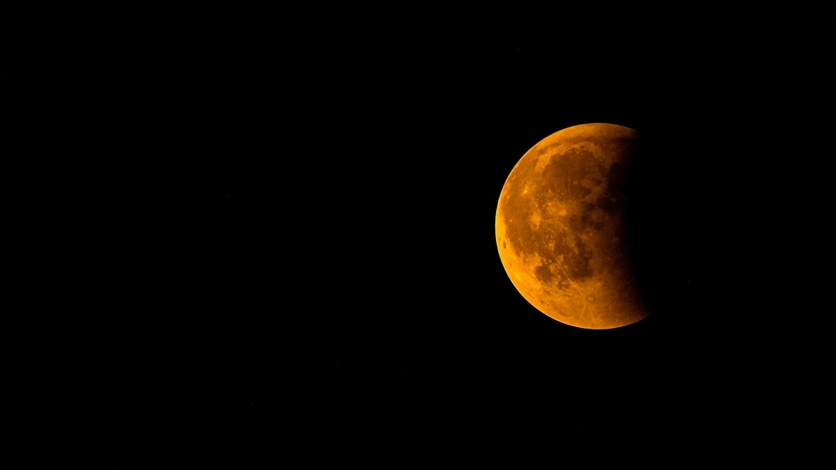 Lua de sangue: eclipse lunar total ocorre neste domingo