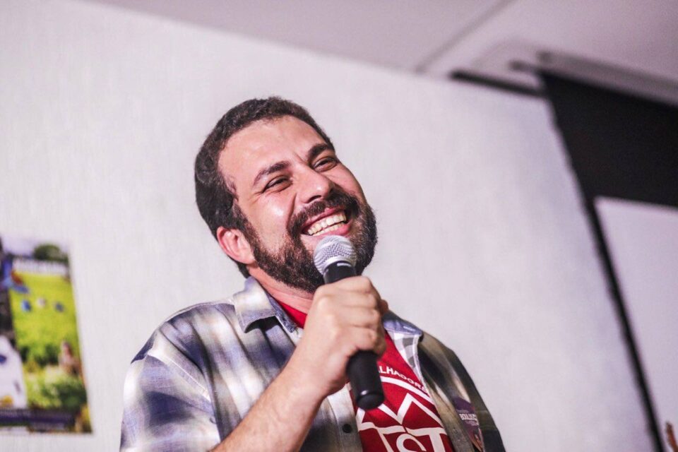 Boulos diz que expectativa para julgamento de Bolsonaro é churrasco e cerveja Deputado quer comemorar eventual condenação de Jair Bolsonaro