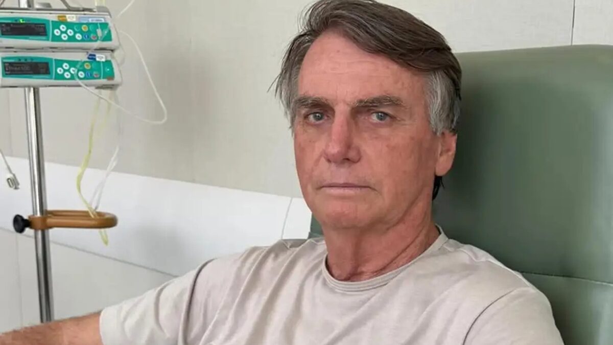 Defesa de Bolsonaro pede ao STF autorização para visita médica devido à crise de soluços