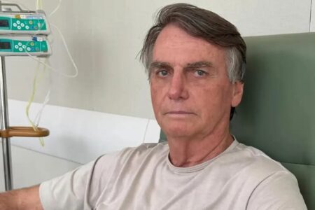 Defesa de Bolsonaro pede ao STF autorização para visita médica devido à crise de soluços