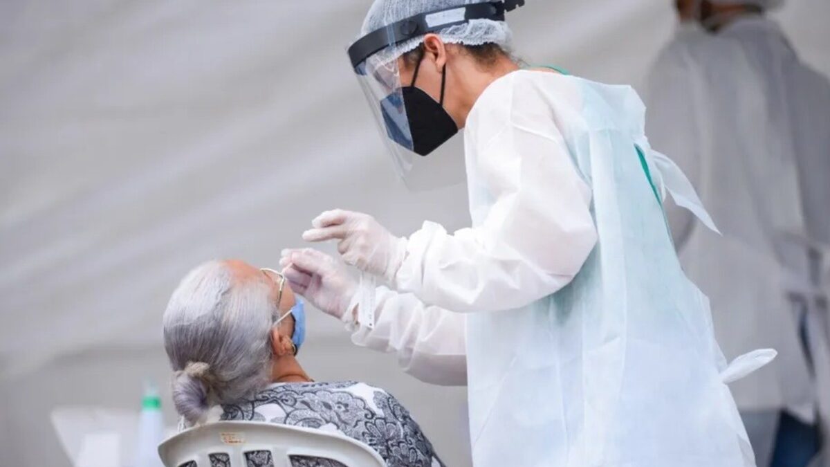 Testes rápidos de Covid-19 passam a ser oferecidos em 75 unidades de saúde de Goiânia