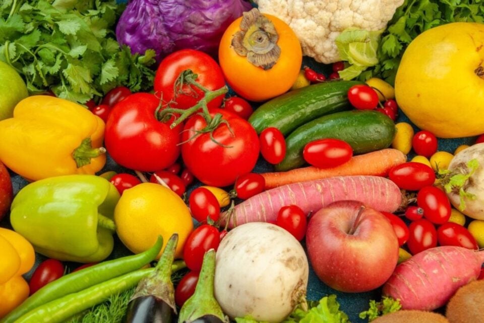 Saiba quais frutas e vegetais não devem ser colocadas na geladeira Maçãs, goiabas e batatas não devem ser colocados na geladeira; veja lista