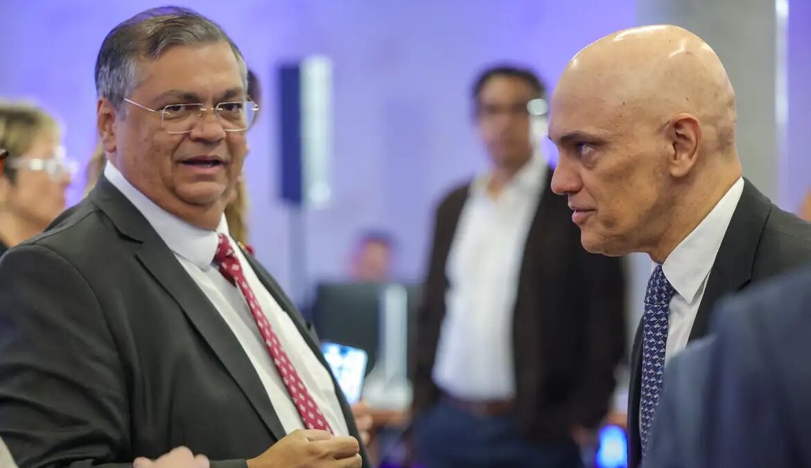 Dino e Moraes usam Mickey e Pateta para ironizar governo Trump; vídeo "pateta aparece com frequência nesses eventos todos", disse ministro