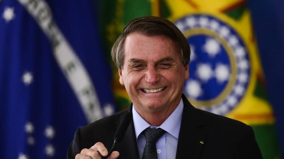 Bolsonaro já planeja pedido de prisão domiciliar se for condenado Aliados relatam quadro delicado de saúde do ex-presidente