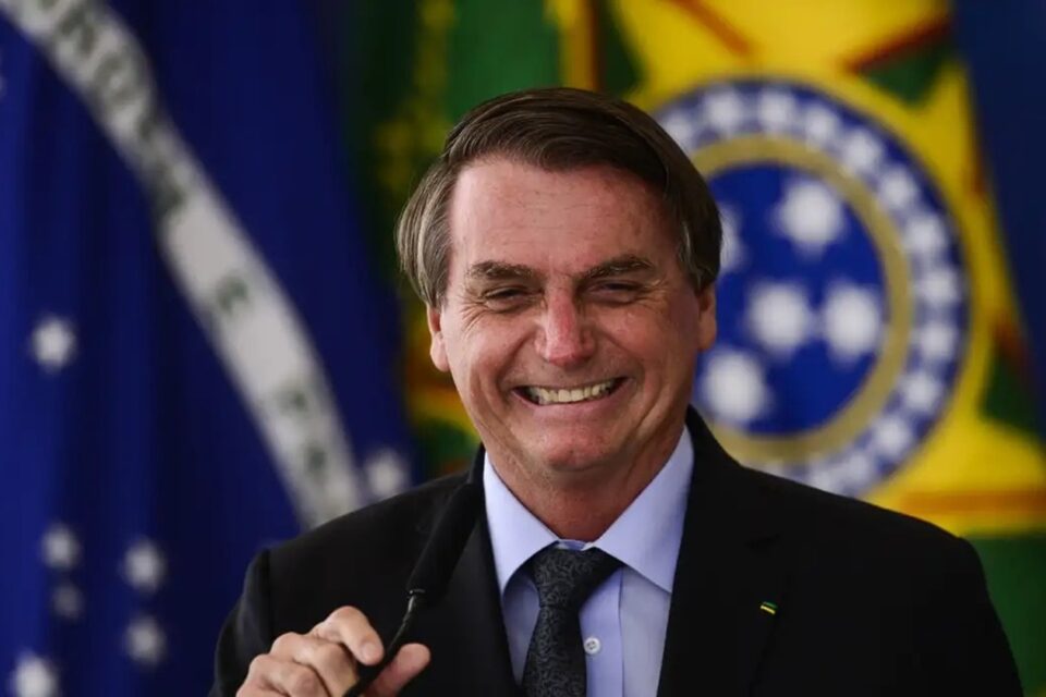 Bolsonaro já planeja pedido de prisão domiciliar se for condenado Aliados relatam quadro delicado de saúde do ex-presidente
