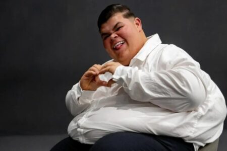 R$ 8 mil em salão: Gordão da XJ mostra como gasta sua fortuna Influenciador que perdeu mais de 100kg gasta R$ 400 mil por mês com roupas