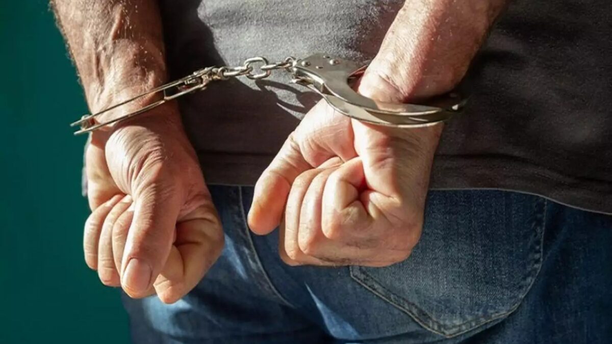 Indivíduo disse que iria "chuchar um ferro" nos agentes Homem é preso após desacatar PMs em Anápolis: "Policiais goianos são noiados"