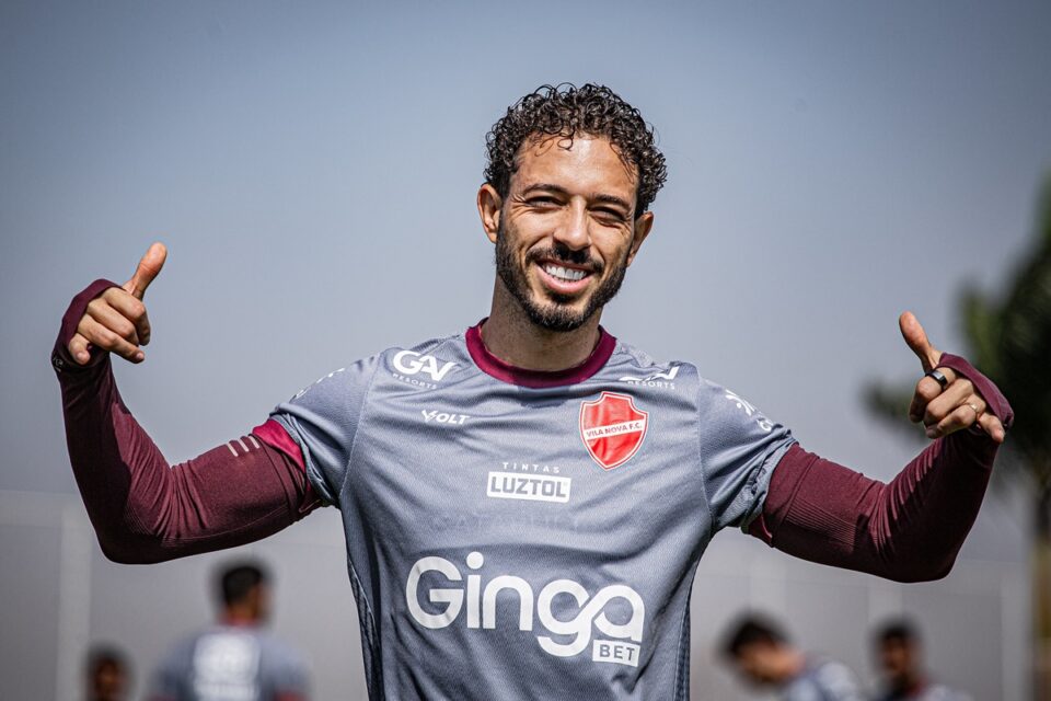 Jean Mota em treino pelo Vila Nova