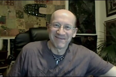 Homem que diz já ter experimentado 182 drogas revela qual provocou a pior viagem Britânico escreveu o livro 'A Bíblia dos Usuários de Drogas'