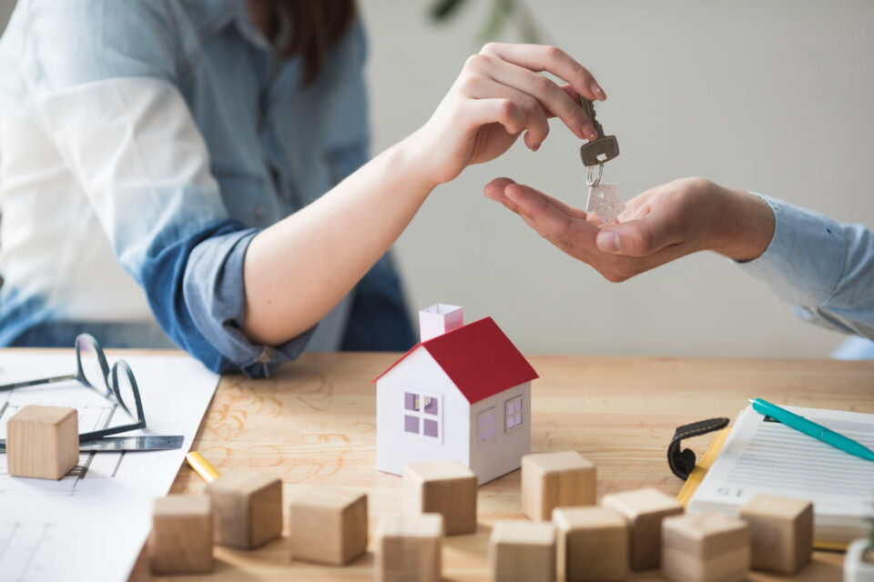 Leilões de imóveis têm mais de 3.400 ofertas no país; veja oportunidades em Goiás Há casa e apartamento com lances iniciais de R$ 1.000