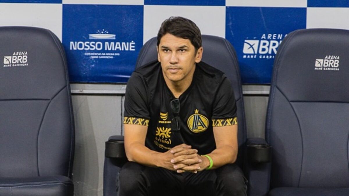 Aparecidense demite Lúcio Flávio