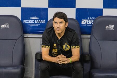 Aparecidense demite Lúcio Flávio