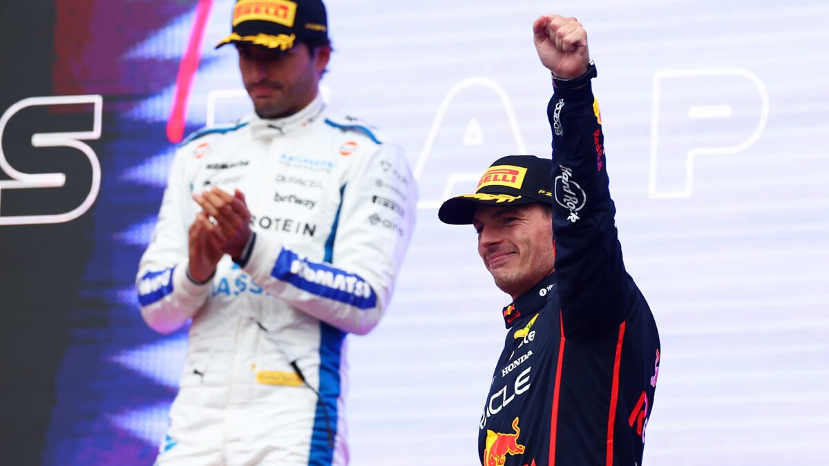 Carlos Sainz e Max Verstappen