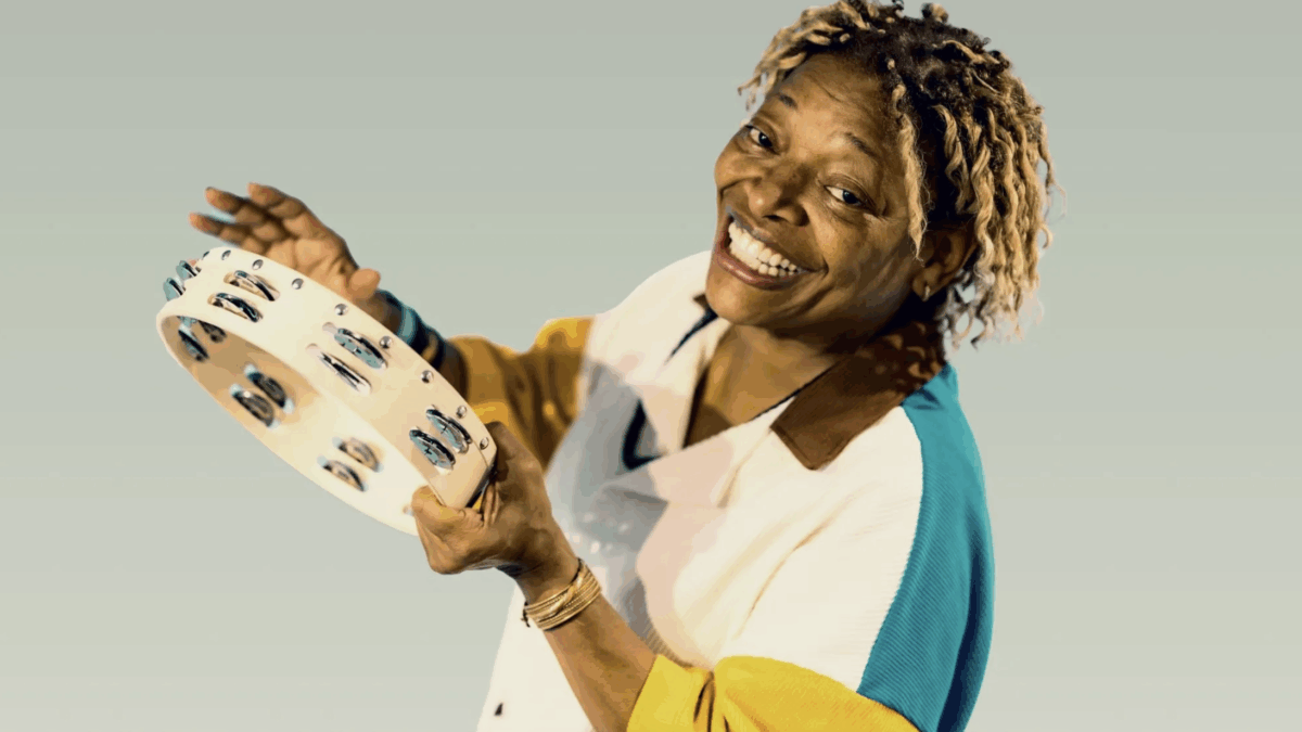 Veja foto: Mart’nália faz 60 anos e bolo em formato de vagina chama atenção Cantora completou 60 anos de idade