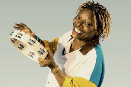 Veja foto: Mart’nália faz 60 anos e bolo em formato de vagina chama atenção Cantora completou 60 anos de idade