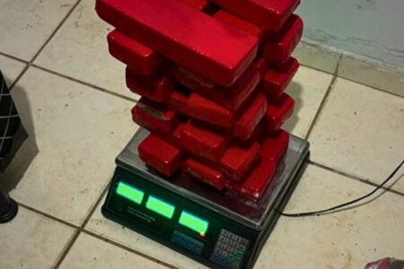 Após denúncia, polícia encontra pontos de apoio ao tráfico de drogas em Goiânia