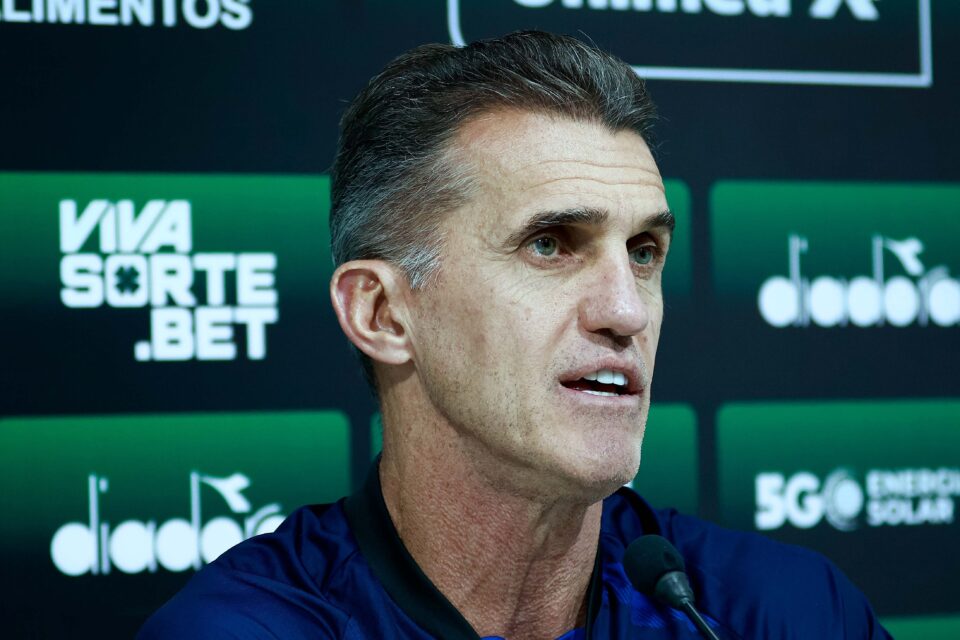 Vagner Mancini, técnico do Goiás
