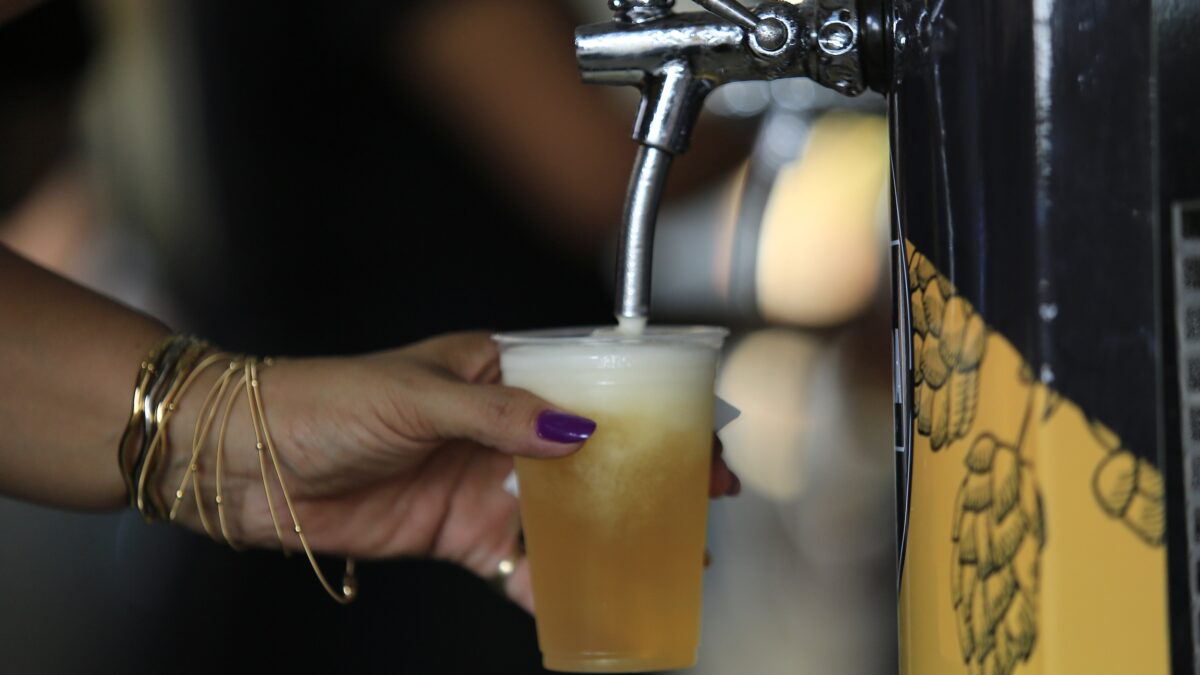 Festival reúne cervejarias artesanais goianas e atrações musicais gratuitas