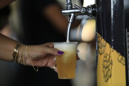 Festival reúne cervejarias artesanais goianas e atrações musicais gratuitas