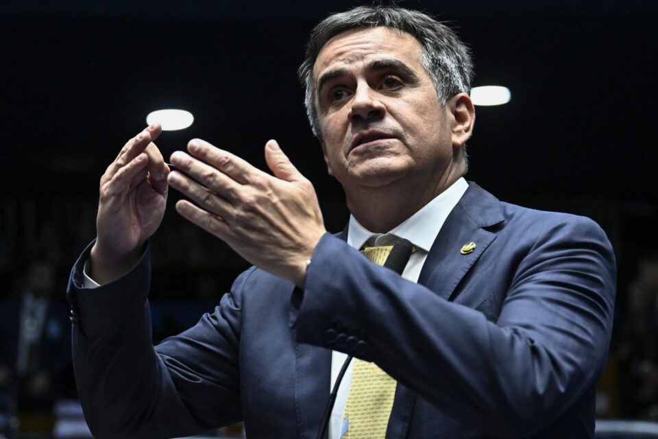 Ciro Nogueira nega elo com PCC e pede apuração imediata da PF “Coloco, por meio deste, TODOS os meus sigilos à disposição”, disse senador