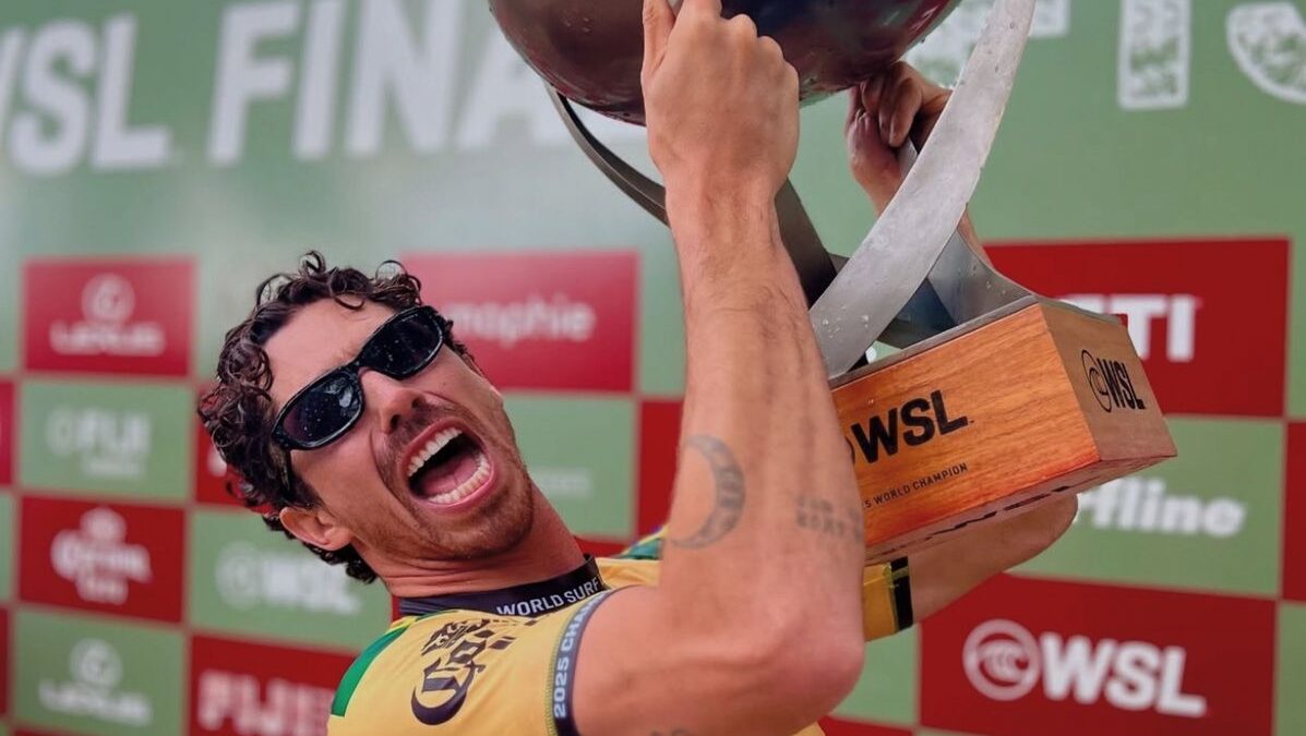 Yago Dora conquista primeiro mundial de surfe