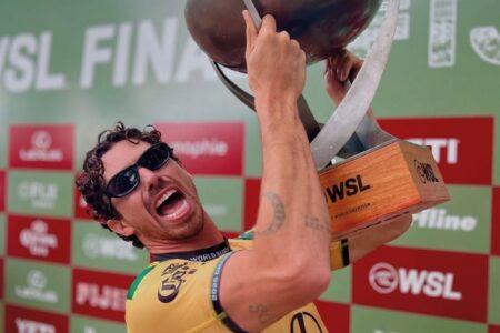 Yago Dora conquista primeiro mundial de surfe