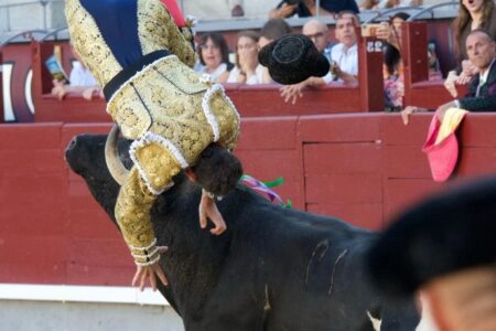 Vídeo: matador espanhol é chifrado brutalmente por touro e sofre corte de 28 centímetros Serafín Marín incidente de Las Ventas, em Madri