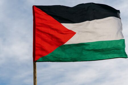 Canadá, Austrália e Reino Unido reconhecem Estado da Palestina e pressionam Israel solução de crise humanitária na Faixa de Gaza