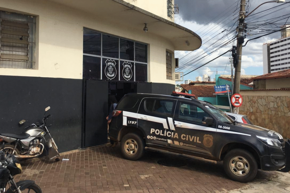 Homem é preso suspeito de agredir colega de trabalho em restaurante de Anápolis