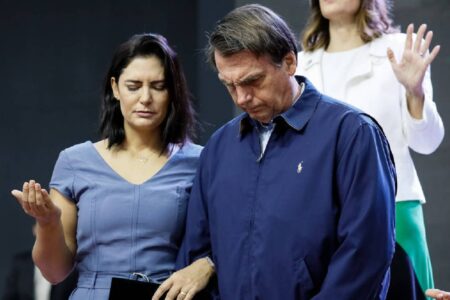 'Há um Deus no céu que tudo vê', publica Michelle após condenação de Bolsonaro Líder do PL Mulher passou a publicar versículos bíblicos