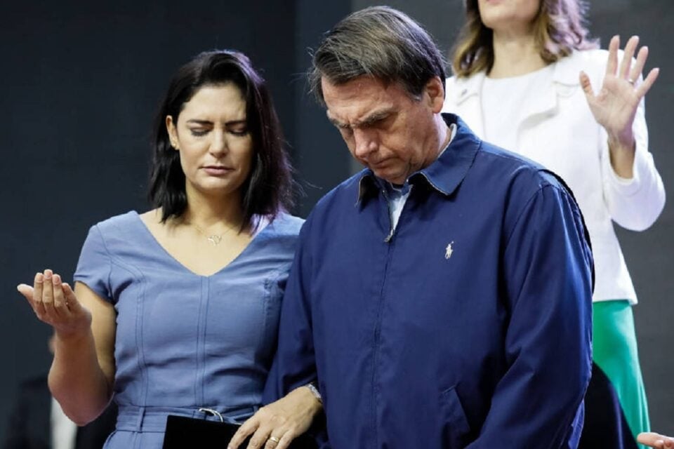 Michelle Bolsonaro diz não 'se meter' em crise sobre Flávio e que tem que cuidar do marido mencionada como opção presidencial do PL