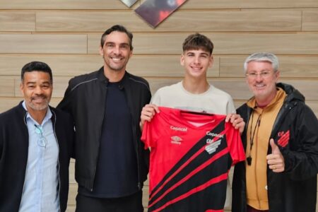 Giba, o filho Patrick e o técnico Odair Hellmann