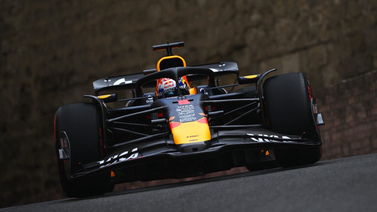Max Verstappen durante o treino qualificatório para o GP do Azerbaijão